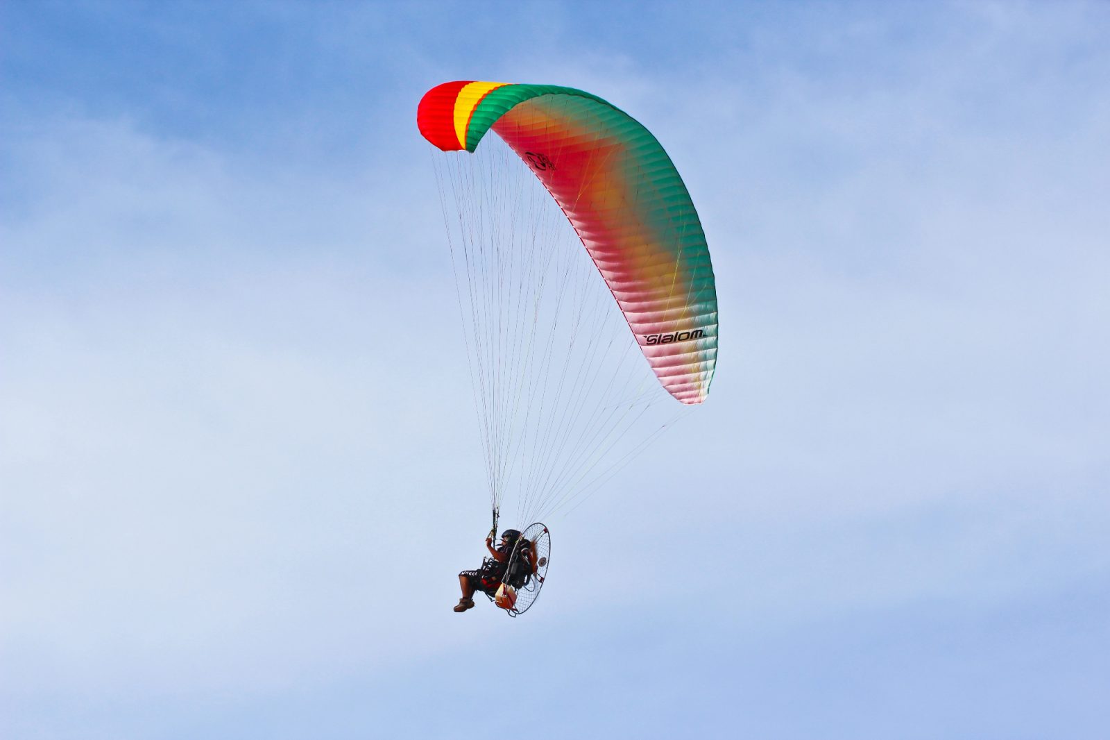 Zakaj je jadralno padalstvo nekaj, kar moraš izkusiti vsaj enkrat v življenju?